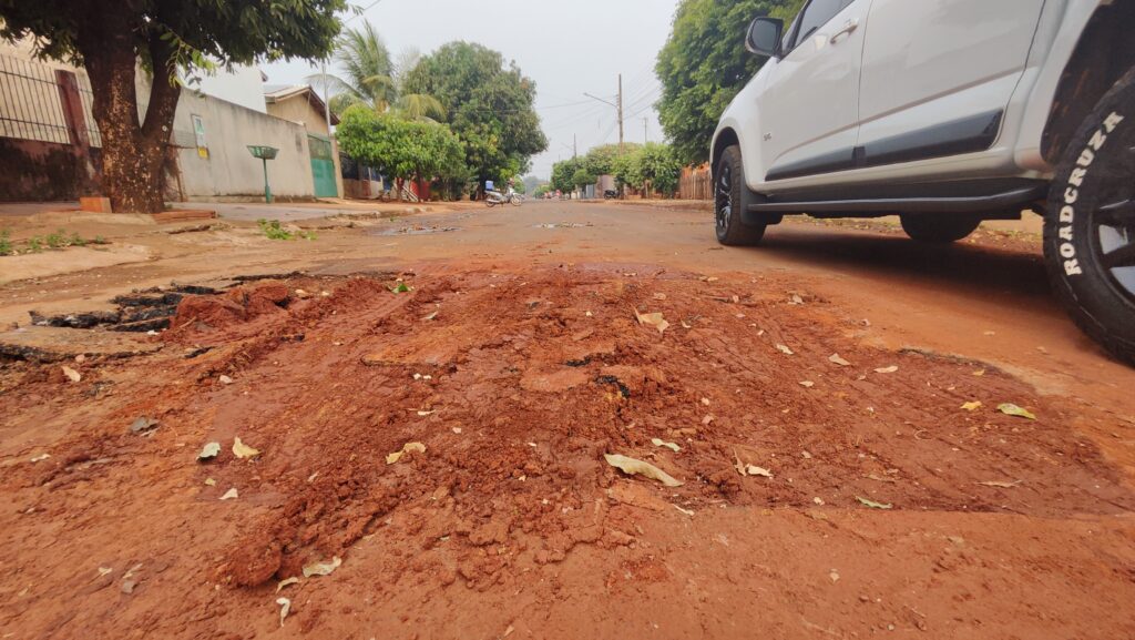 Asfalto esburacado: moradores alertam para a quantidade de buracos nas ruas do Jardim San Diego.
Foto: Julian de Sousa.