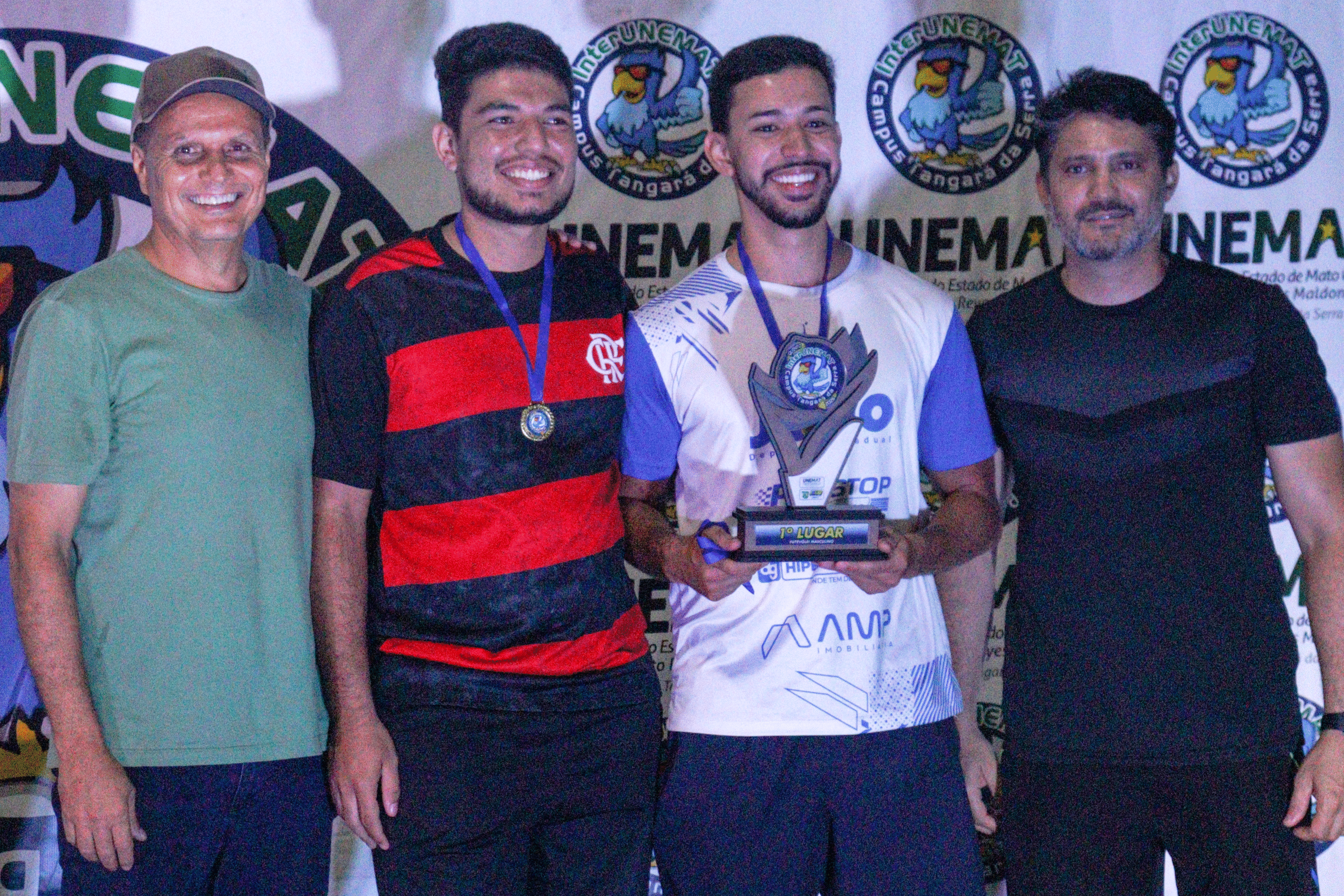 Acadêmicos vencedores do futevôlei masculino.